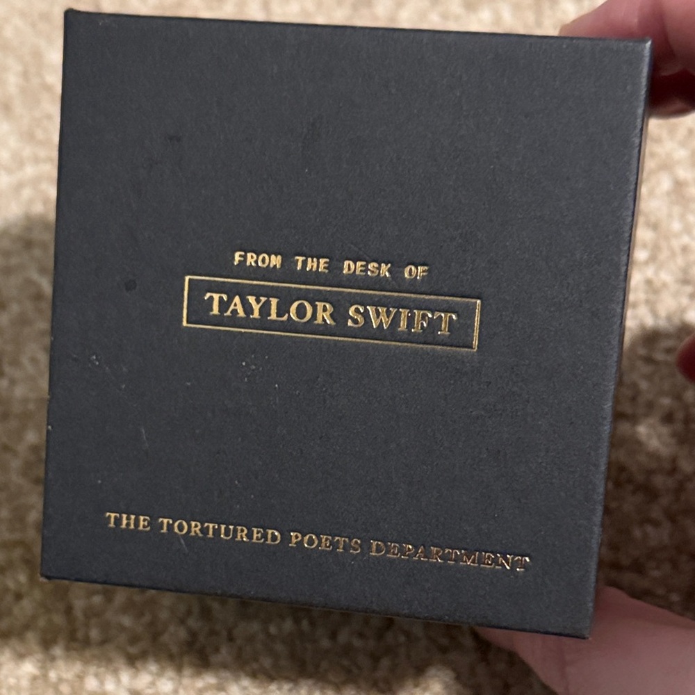 Taylor Swift Black and Gold Box - Picture 5 of 5